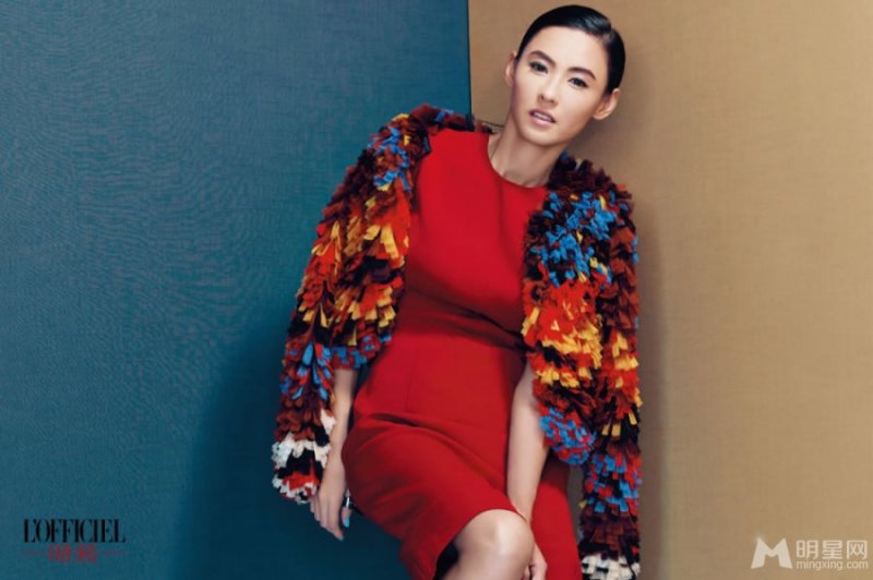 张熙媛性感写真曝光 马甲爆乳置身草丛