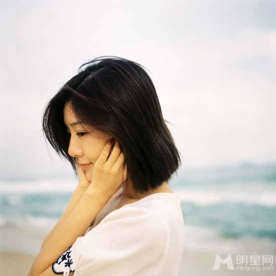 焦俊艳夏日清纯写真 清爽装扮演绎花样浪漫