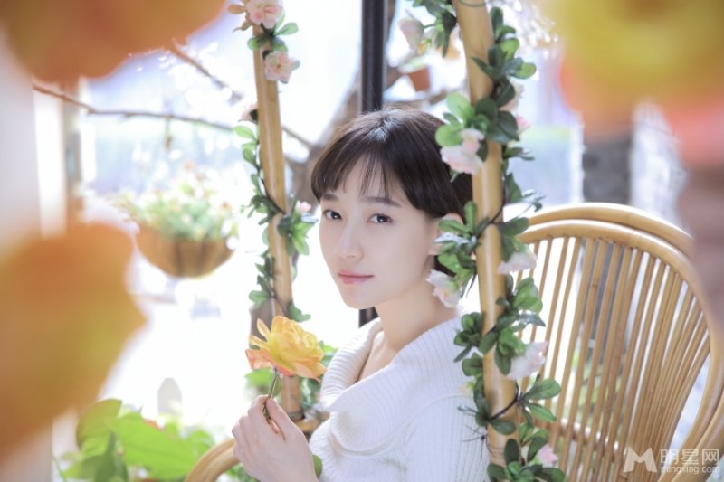 焦俊艳夏日清纯写真 清爽装扮演绎花样浪漫