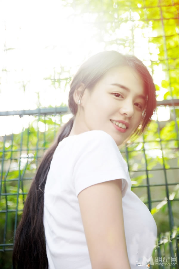 马思纯邻家女孩写真 素颜出镜清纯可人