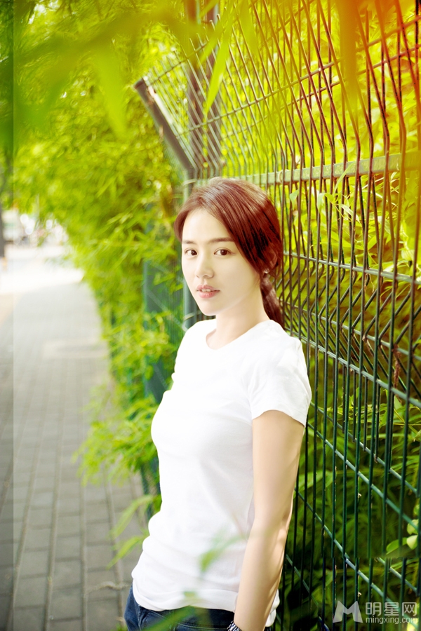 马思纯邻家女孩写真 素颜出镜清纯可人