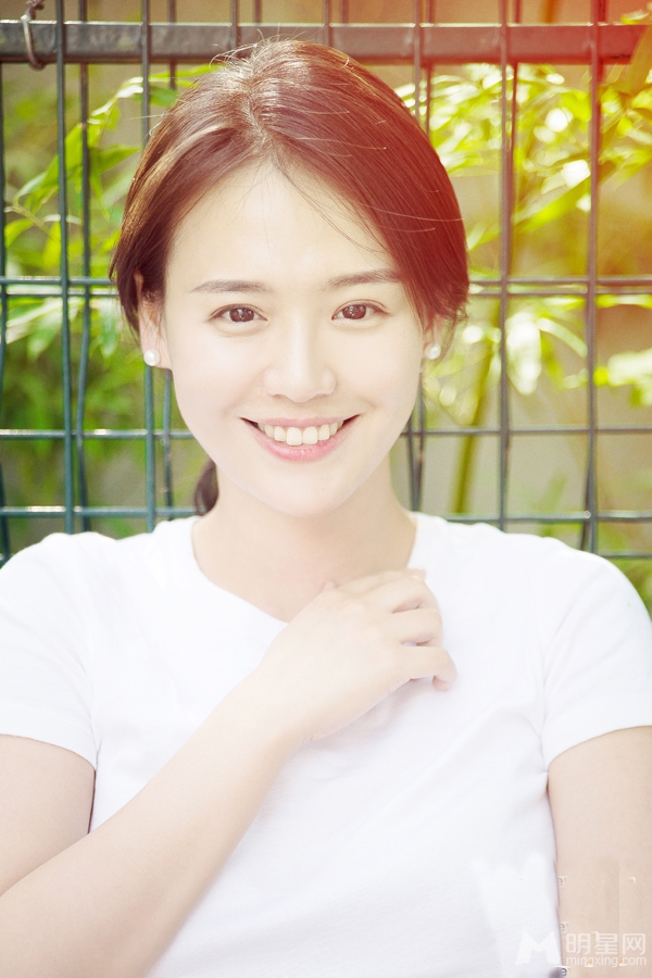 马思纯邻家女孩写真 素颜出镜清纯可人