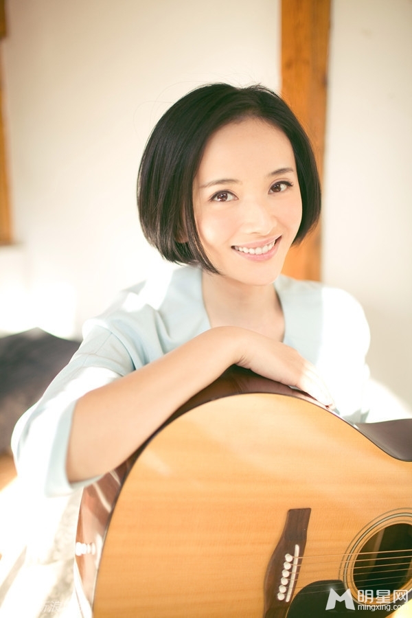 李依琳轻解罗裳化身性感女郎 双手遮乳令人喷血