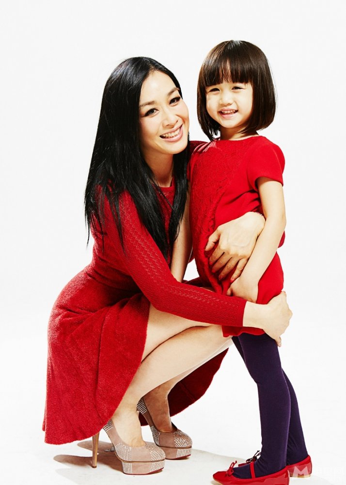 钟丽缇与女儿Cayla严稚棱人生第一次写真 钟丽缇与女儿Cayla严稚棱人生第一次写真