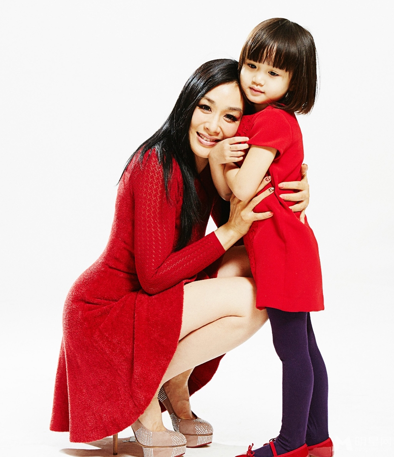 钟丽缇与女儿Cayla严稚棱人生第一次写真 钟丽缇与女儿Cayla严稚棱人生第一次写真