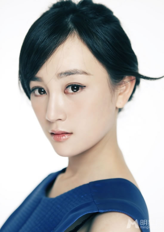 倪景阳清新空灵写真 优雅演绎异国风情