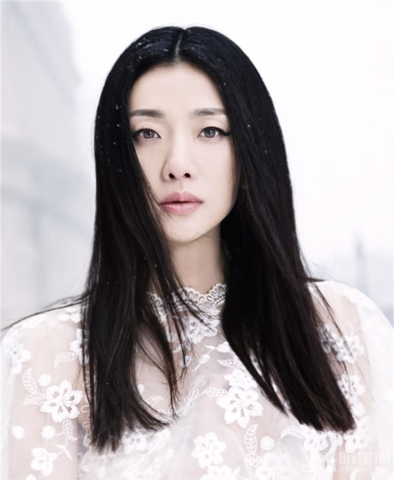 倪景阳清新空灵写真 优雅演绎异国风情