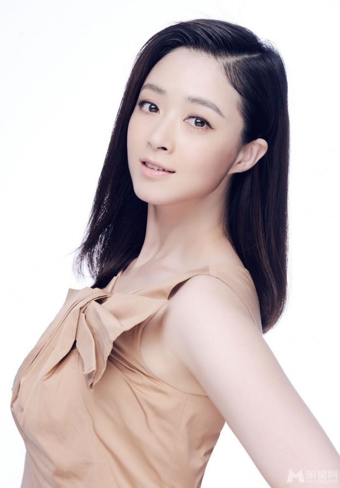 歌手祖海最新写真 热裤休闲风大秀美腿