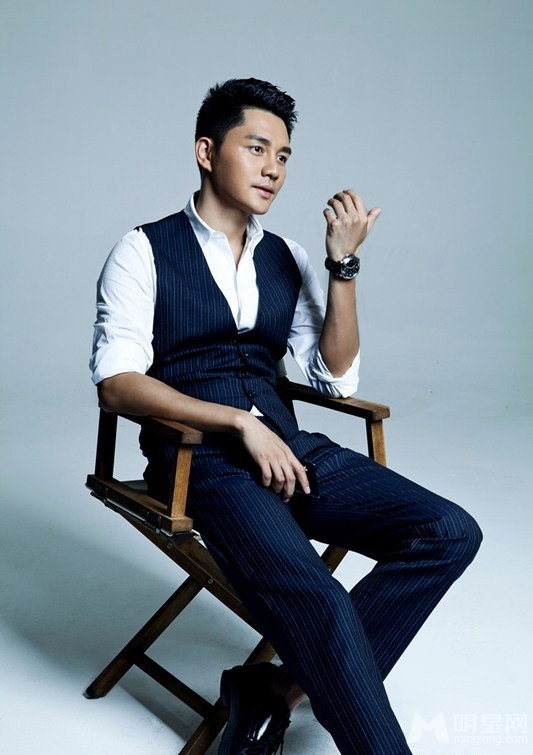 央视主持顾斌帅气写真 型男尽显时尚清新