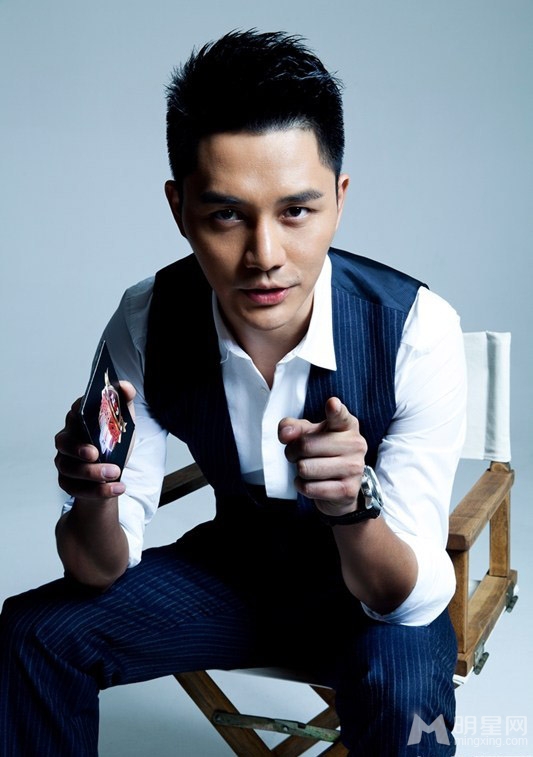 央视主持顾斌帅气写真 型男尽显时尚清新