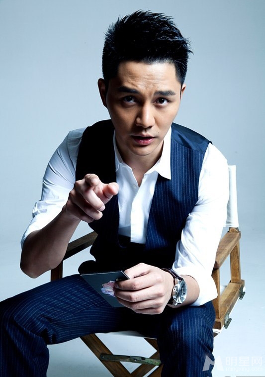 央视主持顾斌帅气写真 型男尽显时尚清新