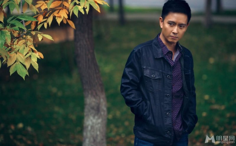 江铠同校服裙温婉写真曝光 展甜美可爱气质 江铠同校服裙温婉写真曝光 展甜美可爱气质