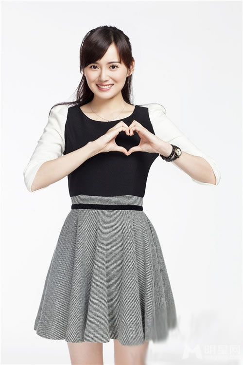 李瑞雪化身足球宝贝写真曝光 傲人双峰呼之欲出 李瑞雪化身足球宝贝写真曝光 傲人双峰呼之欲出