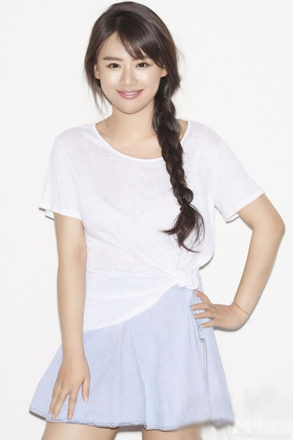 李瑞雪化身足球宝贝写真曝光 傲人双峰呼之欲出 李瑞雪化身足球宝贝写真曝光 傲人双峰呼之欲出