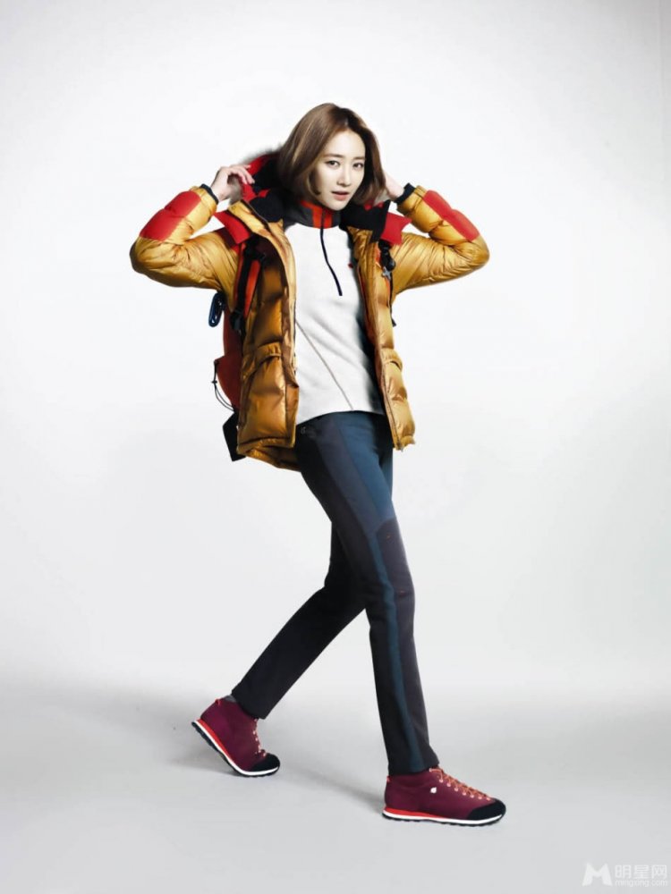 王力可黑红色调写真曝光 造型多变性感俏皮 王力可黑红色调写真曝光 造型多变性感俏皮