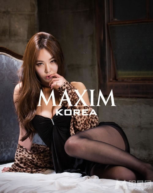 央视主持顾斌帅气写真 型男尽显时尚清新