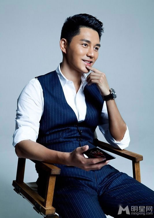 央视主持顾斌帅气写真 型男尽显时尚清新