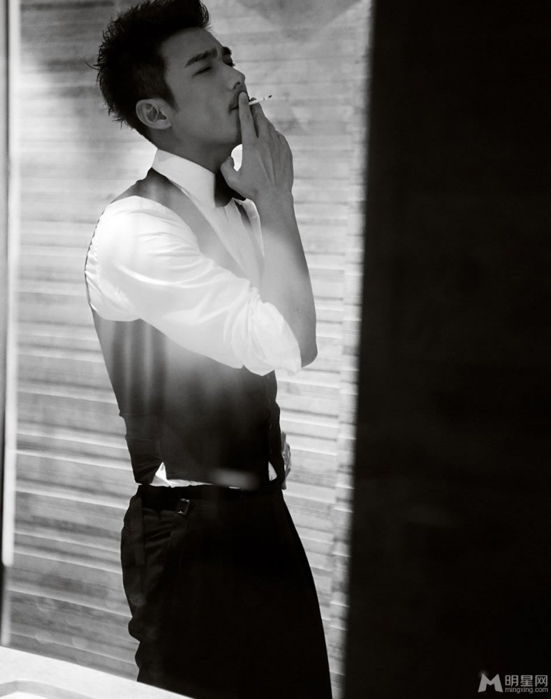 吴秀波时装男士封面大片 国民大叔帅气卖萌