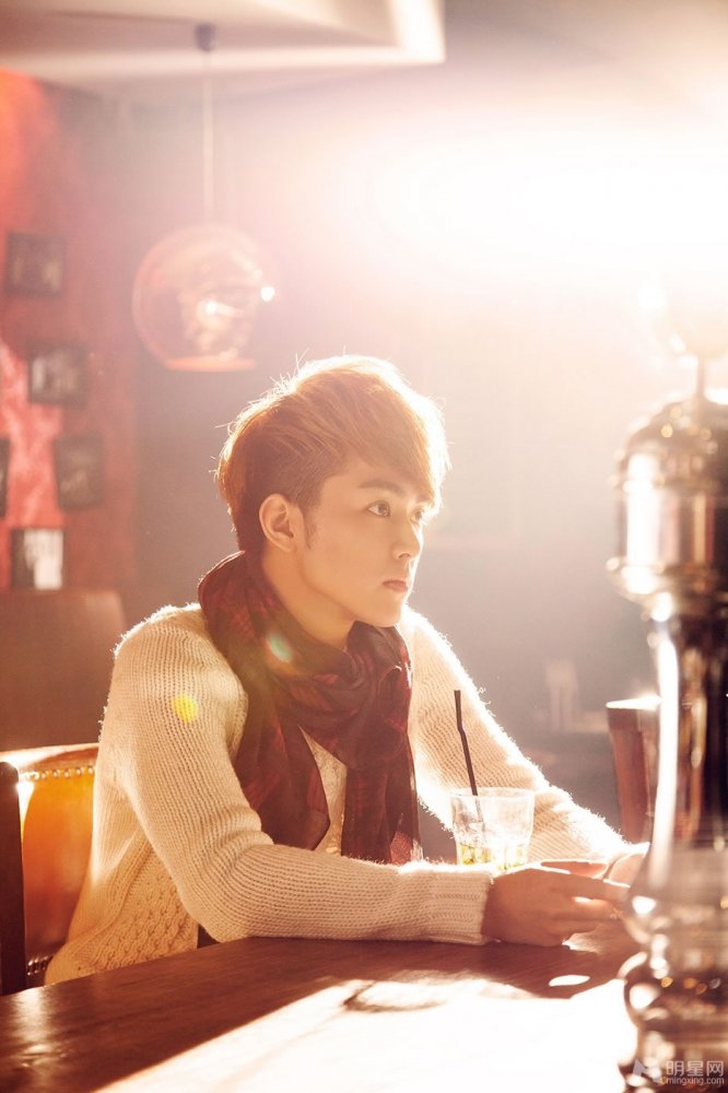 吴秀波时装男士封面大片 国民大叔帅气卖萌