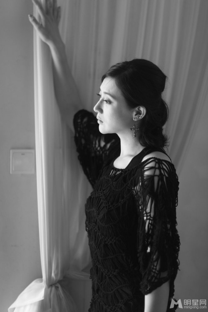 90后新星陈子萱性感睡衣写真 姿态撩人 90后新星陈子萱性感睡衣写真 姿态撩人