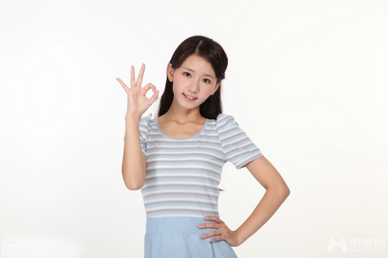 早安少女组中国成员李纯写真 职场丽人小清新