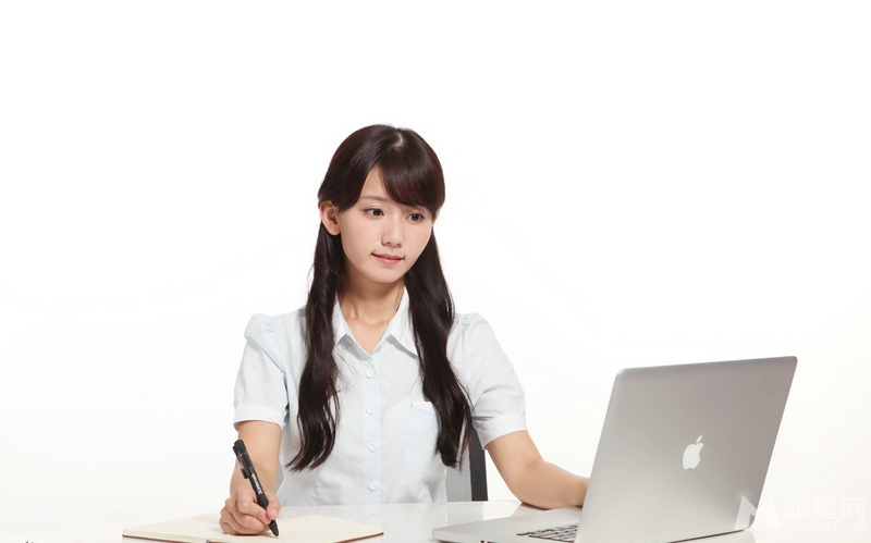 早安少女组中国成员李纯写真 职场丽人小清新