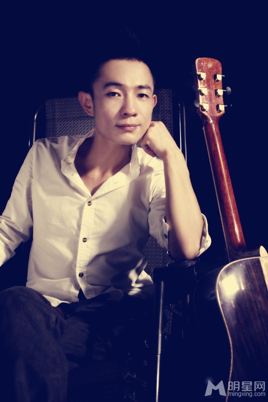 李晓舟新歌宣传写真 复古风格情意绵绵 李晓舟新歌宣传写真 复古风格情意绵绵