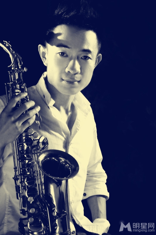 李晓舟新歌宣传写真 复古风格情意绵绵 李晓舟新歌宣传写真 复古风格情意绵绵