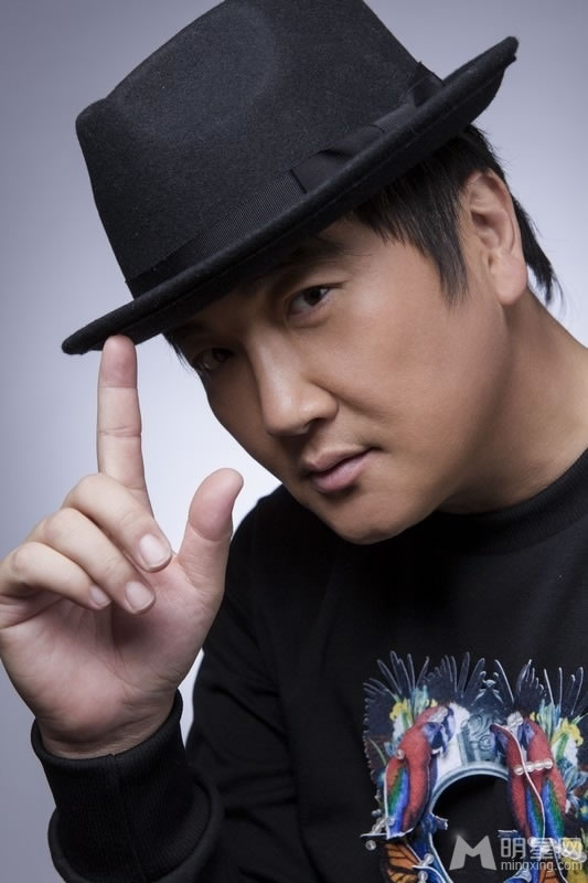 李晓舟新歌宣传写真 复古风格情意绵绵 李晓舟新歌宣传写真 复古风格情意绵绵