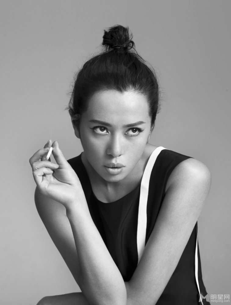 无人区余男黑白写真大片 造型性感冷艳 无人区余男黑白写真大片 造型性感冷艳