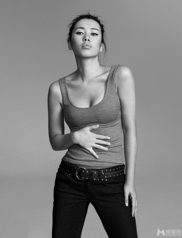 无人区余男黑白写真大片 造型性感冷艳 无人区余男黑白写真大片 造型性感冷艳