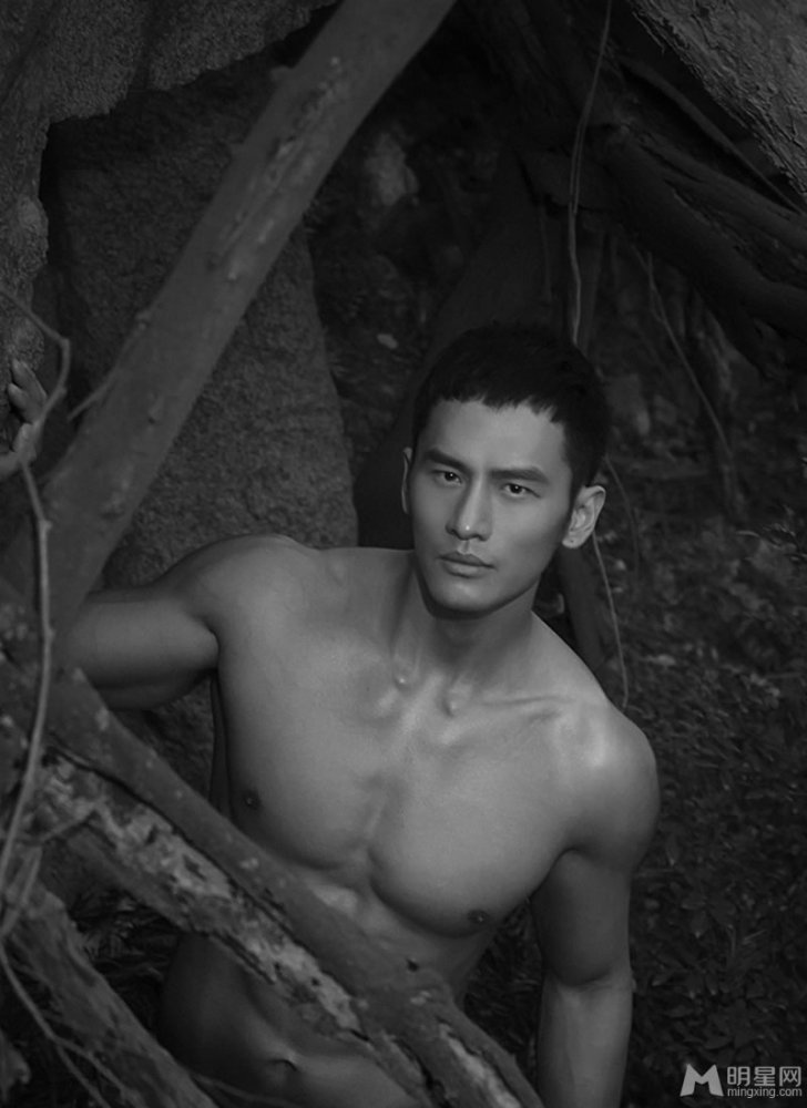 亚洲男神顾又铭新加坡杂志大片 显帅气肌肉