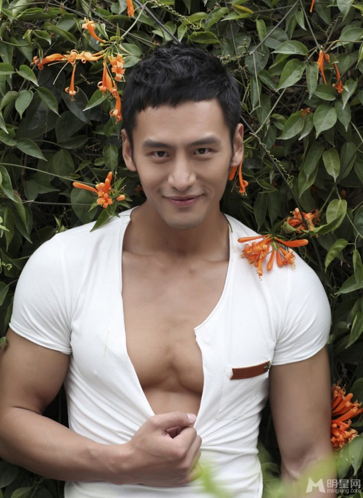 亚洲男神顾又铭新加坡杂志大片 显帅气肌肉