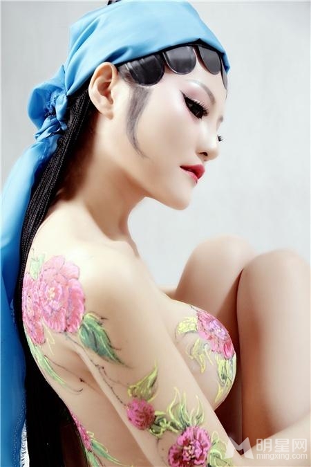 女主播张心儿京剧人体彩绘写真 半裸大尺度
