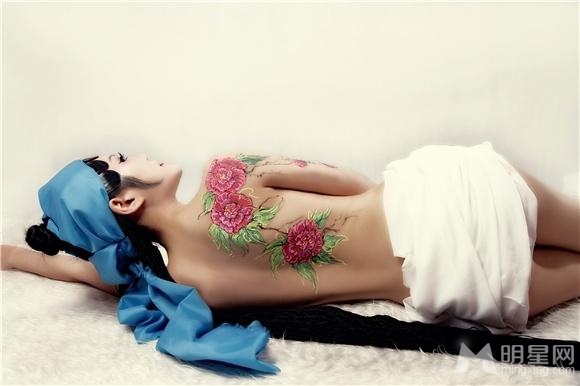 女主播张心儿京剧人体彩绘写真 半裸大尺度