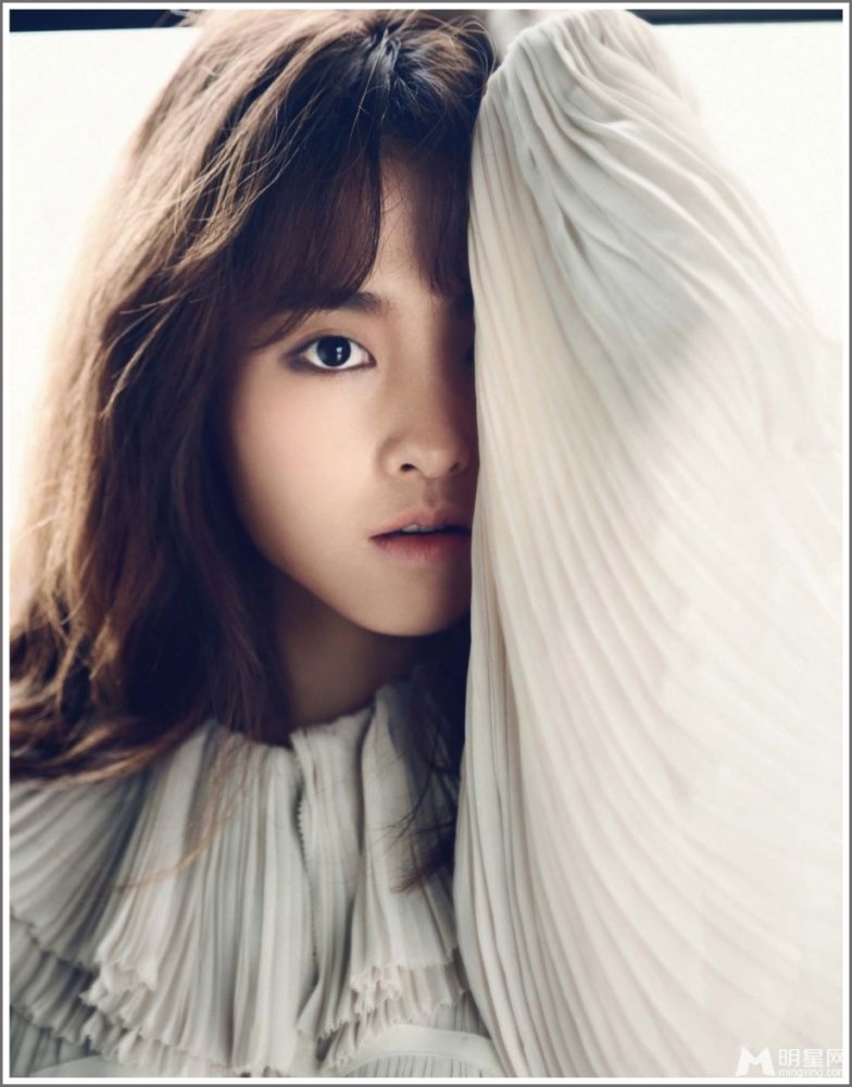 韩星朴宝英封面大片 甜美笑容清新唯美