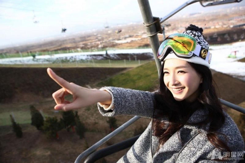 韩星朴宝英封面大片 甜美笑容清新唯美