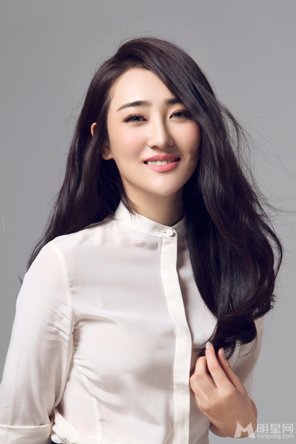 高姝瑶最新写真 清新淡雅尽显淑女本色 高姝瑶最新写真 清新淡雅尽显淑女本色