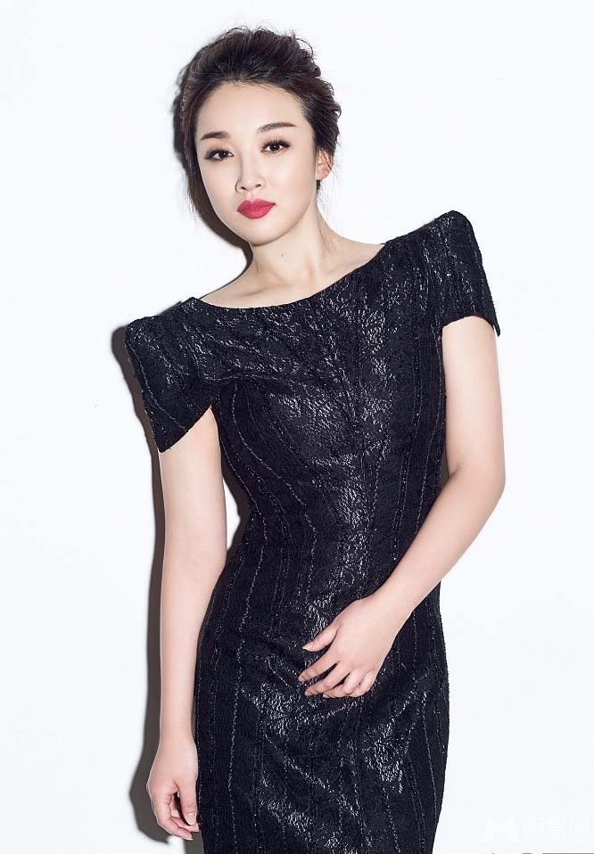 一代枭雄张蓓蓓写真 妩媚女人时尚霸气