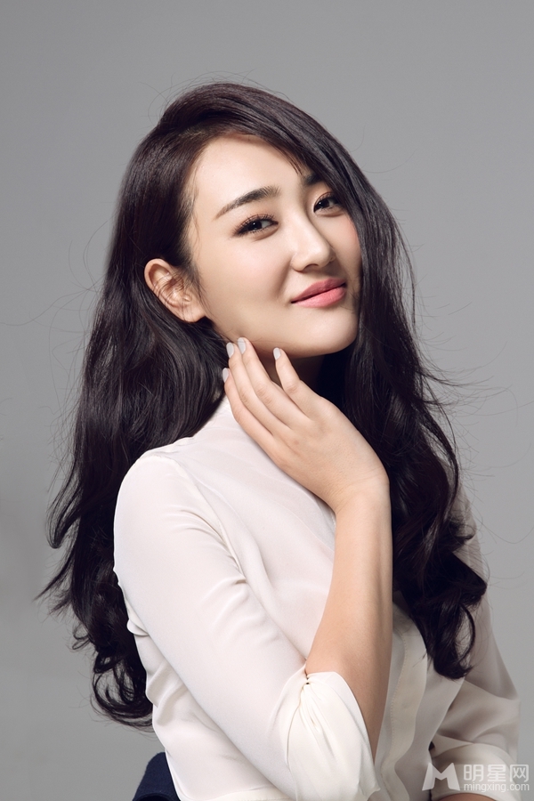 高姝瑶最新写真 清新淡雅尽显淑女本色 高姝瑶最新写真 清新淡雅尽显淑女本色