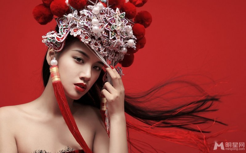 程砚秋时尚写真 头戴凤冠霞帔性感妩媚