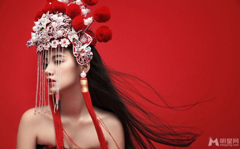 程砚秋时尚写真 头戴凤冠霞帔性感妩媚