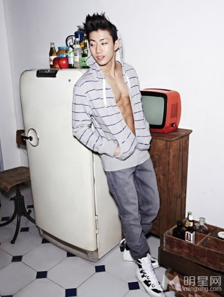 程砚秋时尚写真 头戴凤冠霞帔性感妩媚