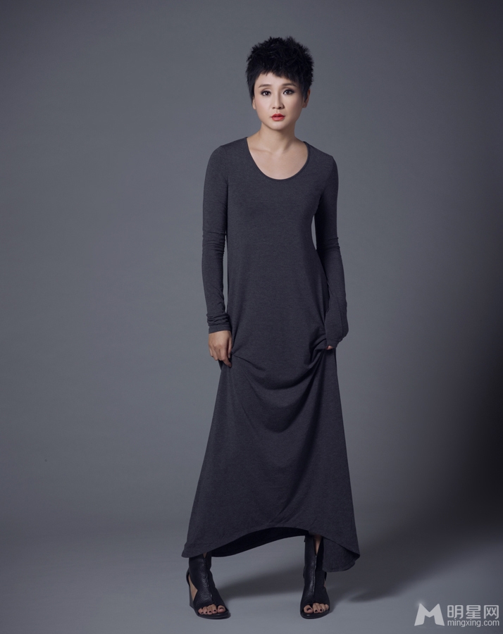 大丈夫孔琳时尚写真 娇俏短发显女人味