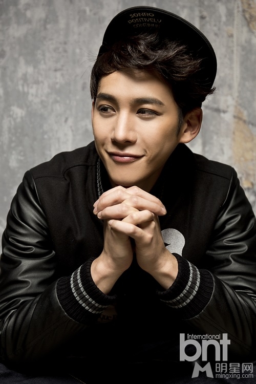 韩星朴基雄时尚写真 迷人眼神帅气有型