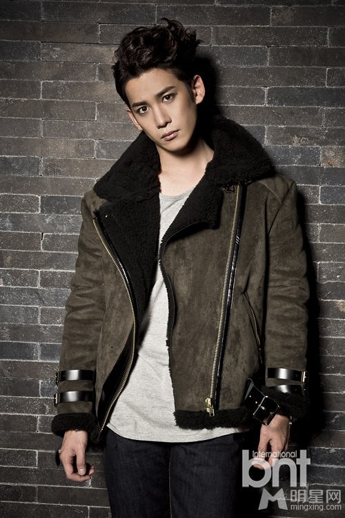 韩星朴基雄时尚写真 迷人眼神帅气有型