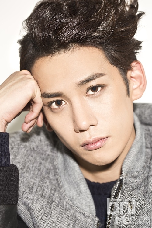 韩星朴基雄时尚写真 帅气型男尽显搞怪