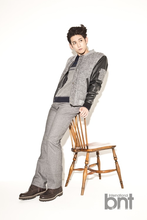 韩星朴基雄时尚写真 帅气型男尽显搞怪