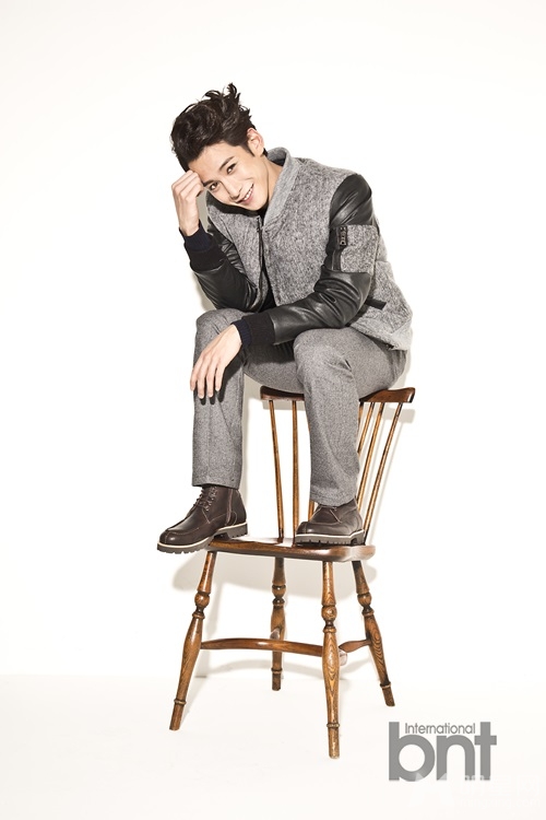 韩星朴基雄时尚写真 帅气型男尽显搞怪