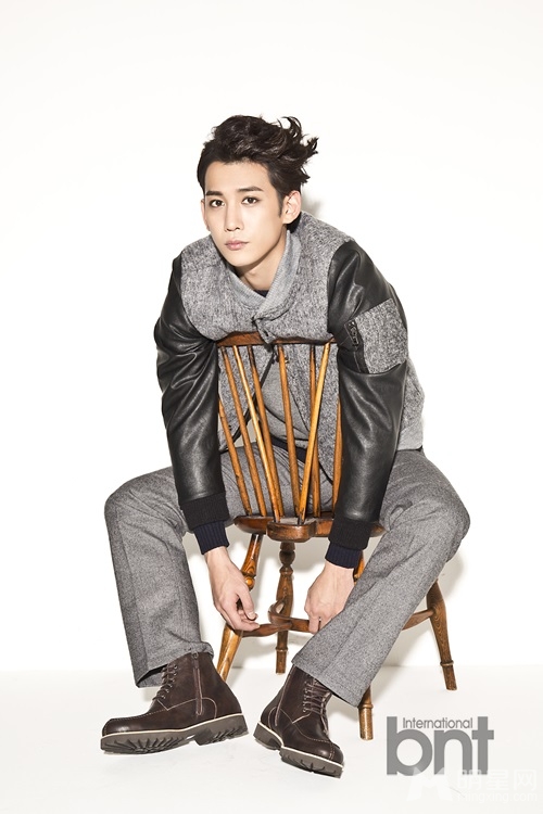 韩星朴基雄时尚写真 帅气型男尽显搞怪